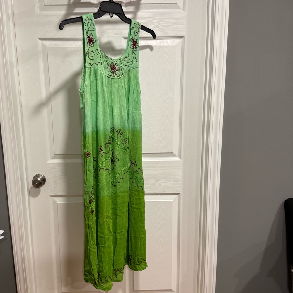 Green Sleeveless Maxi Dress with Embroidery